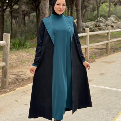 Abaya Deux Pièces en Suede Pana et Crêpe Rosa : L'Élégance Modeste Moderne
